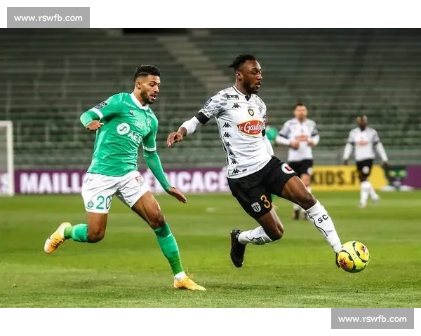 韦拉对阵帕丘卡焦点之战前瞻与胜负走势分析阵容博弈与战术看点